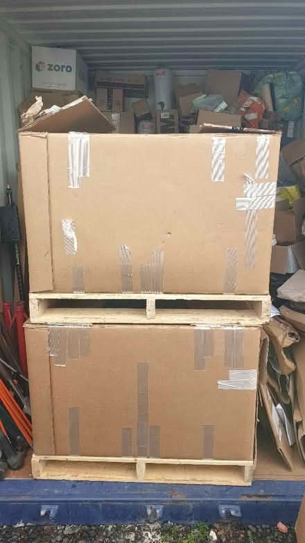 Photo of free XXL cardboard box mounted on a pallet (Swalwell NE16) #1