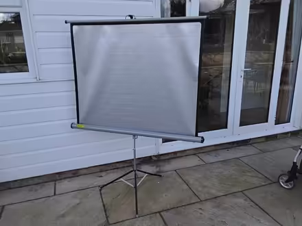 Photo of free Projector Screen (Welwyn AL6) #1