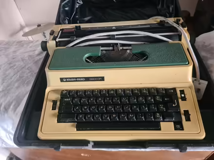 Photo of free Vintage type writer (Selhurst CR0) #1