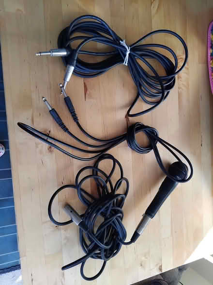 Photo of free Microphone and leads. (Starbeck HG1) #1