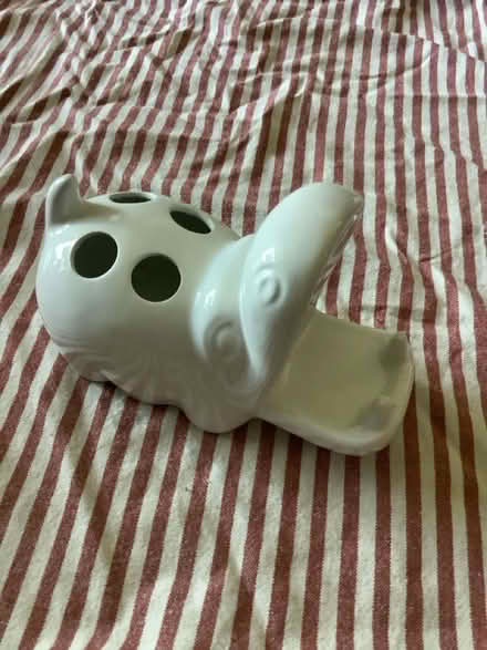 Photo of free Hippo toothbrush/paintbrush holder (Southwark SE1) #1