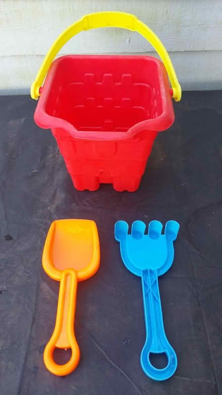 Photo of free Sand play set for beach/playground (Ealing Pitshanger W5) #1