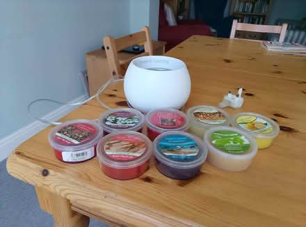 Photo of free Yankee candle electric wax melt with 8 waxes (Ware SG12) #1