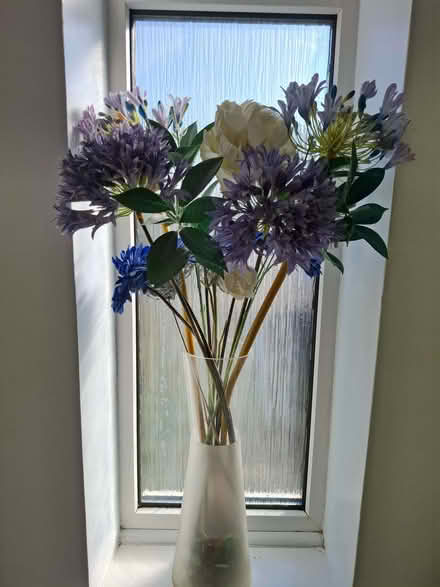 Photo of free Fake flowers and vase (Cogges OX28) #1