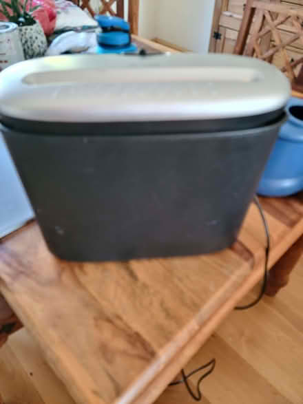 Photo of free 5 sheet paper shredder (Curbridge OX29) #1