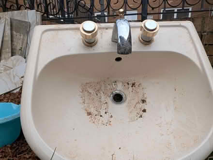 Photo of free Basin and toilet (lodgemoor S10) #4