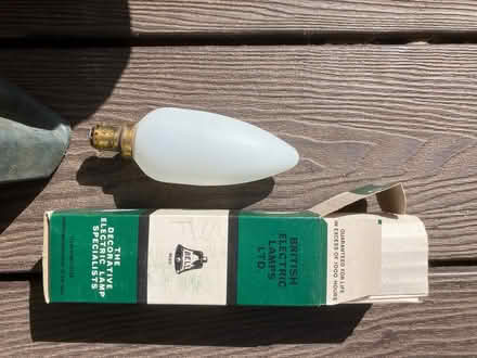 Photo of free Lots of light bulbs (Thingwall CH61) #4