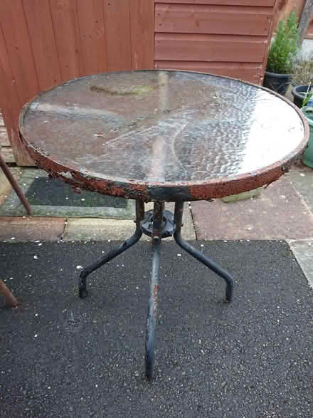 Photo of free Garden table (West End LA3) #1