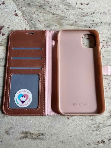 Photo of free iPhone 11 case (Spring Park CR0) #3
