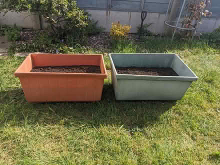 Photo of free 2 medium sized garden planters (Sedgley DY3) #1