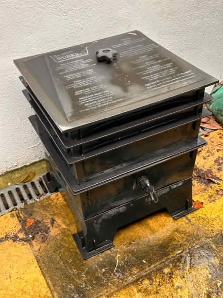 Photo of free Composting worm bin (Chiswick W4 near High Road) #1