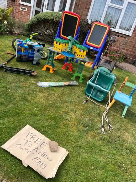 Photo of free Miscellaneous outside house (B32) #1