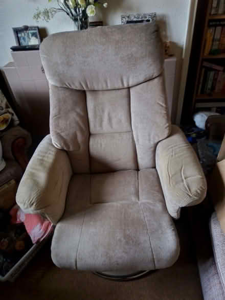 Photo of free Armchair, reclining, swivel (Vale of White Horse OX14) #1