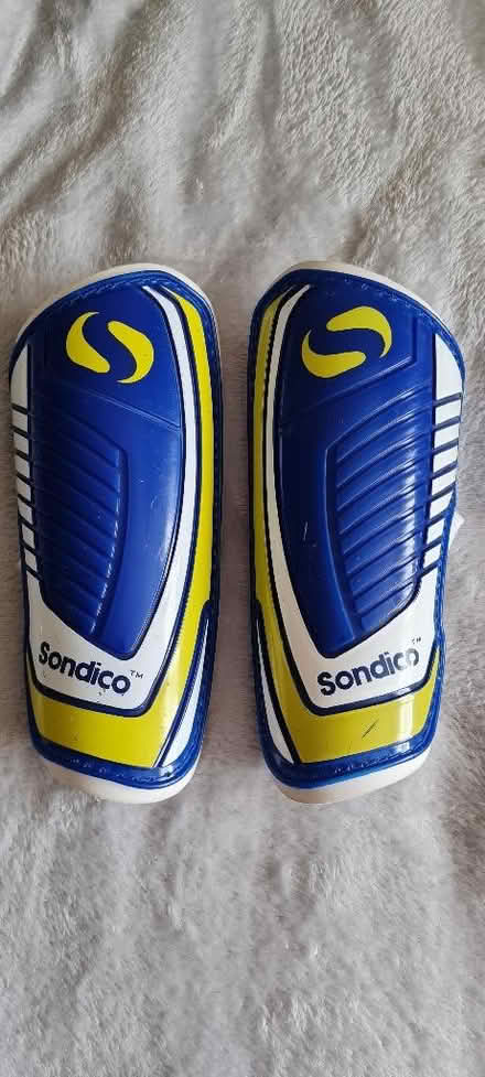 Photo of free Kids sondico velcro shin pads (The Camp AL4) #1
