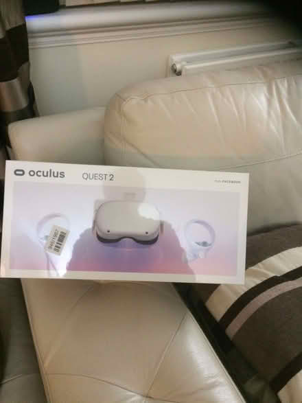 Photo of free Settee (TN25) #1