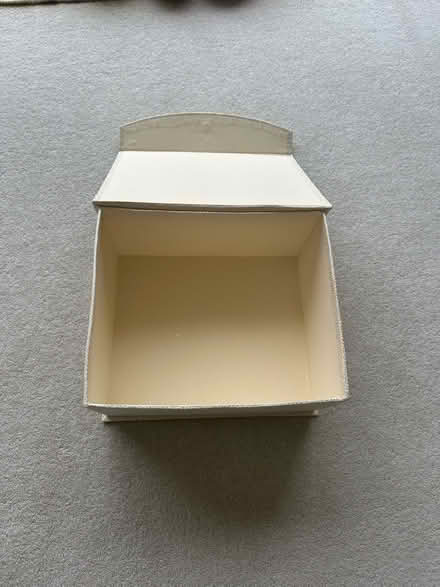 Photo of free Sturdy gift box (Weybridge KT13) #2