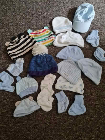 Photo of free Baby hats mittens and booties (Newstead NG15) #1