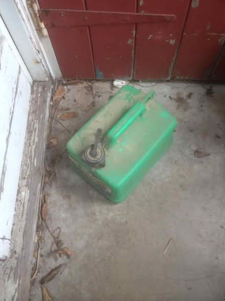 Photo of free green petrol can (Quinton B32) #1