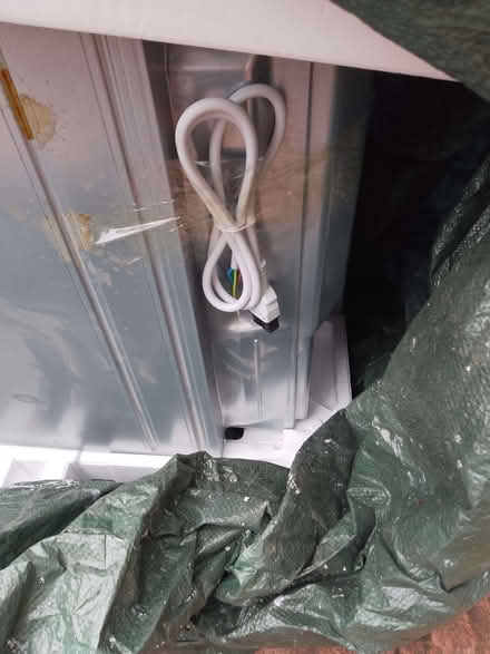 Photo of free Working Bosch built in oven - slight problem on door (Wealdstone HA3) #2