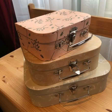 Photo of free 3 Cases/Boxes (Disraeli HP13) #2