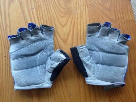 Photo of free Cycling mitts, large size (Fairfield LA1) #1
