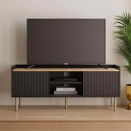 Photo of free Broken flat screen tv (Earl Shilton LE9) #1