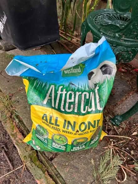Photo of free Lawn Feed Weed Killer+drop spreader (Hanworth Park TW13) #1