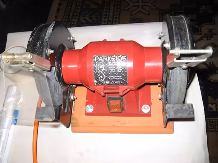 Photo of free Twin wheel electric grinder/polisher for repairs / spares (Coppull PR7) #1