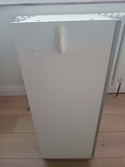 Photo of free Single kitchen cupboard with pewter knob (Risinghurst OX3) #4