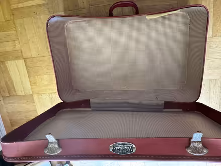 Photo of free Classic Suitcase (Marshalswick AL4) #1