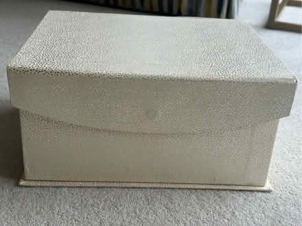 Photo of free Sturdy gift box (Weybridge KT13) #1