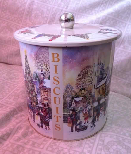 Photo of free biscuit barrel with tight fitting lid (Addiscombe CR0) #1