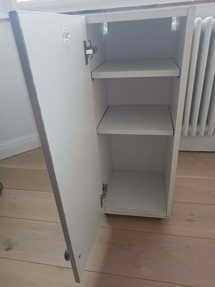 Photo of free Single kitchen cupboard with pewter knob (Risinghurst OX3) #2