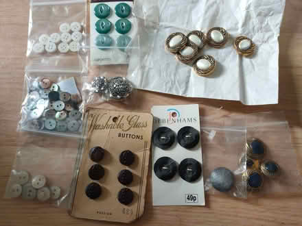 Photo of free Assorted buttons (islington N1) #1