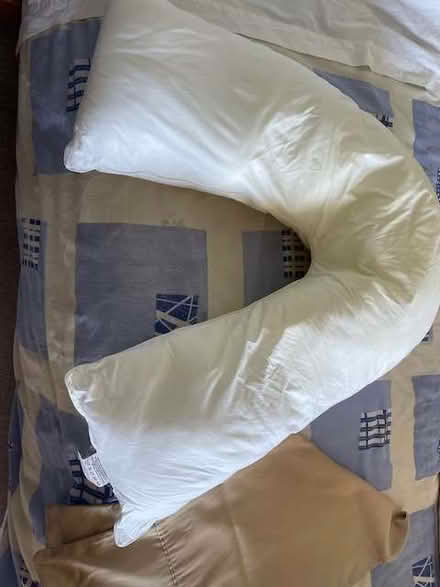 Photo of free V shaped pillow (Tideswell SK17) #3