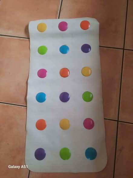 Photo of free Non slip baby bath mat by munchkin (Cronkinson Farm CW5) #1