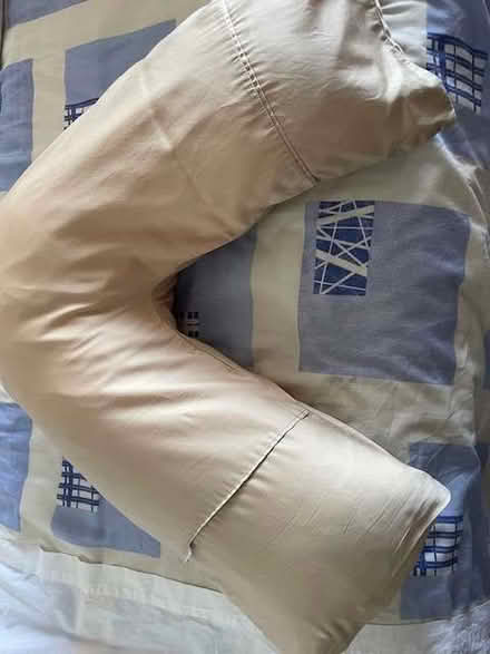 Photo of free V shaped pillow (Tideswell SK17) #1