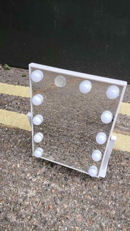 Photo of free Mirror with lights (SE1) #1