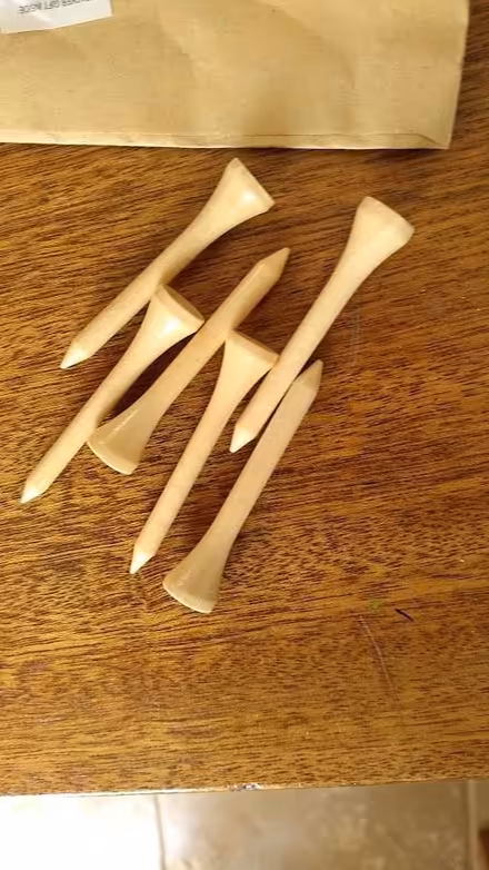 Photo of free golf tees (Risinghurst OX3) #1