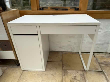 Photo of free White desk (East Hagbourne) #1