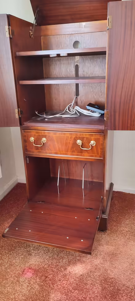 Photo of free Reproduction mahogany HiFi Cabinet (Sigglesthorne HU11) #3