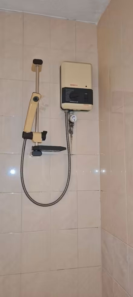 Photo of free Bathroom suote (West Bridgford NG2) #2
