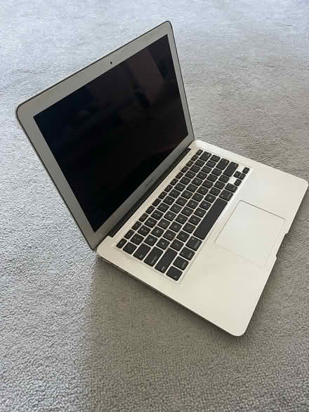 Photo of free MacBook Air 2010 - doesn’t boot (London Rd Station area BN1) #2