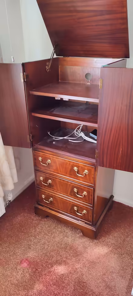 Photo of free Reproduction mahogany HiFi Cabinet (Sigglesthorne HU11) #4