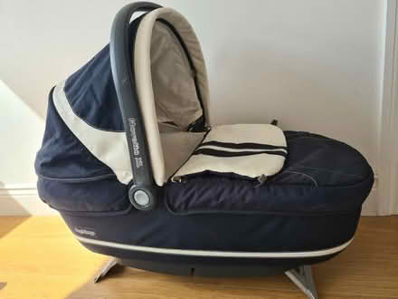 Photo of free Carry cot, baby bassinet (N15 next to Chestnuts Park) #1