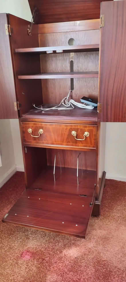 Photo of free Reproduction mahogany HiFi Cabinet (Sigglesthorne HU11) #3