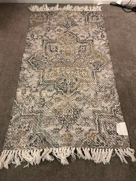 Photo of free Small rug (Purley) #1
