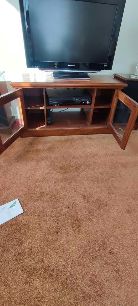 Photo of free Dark wood (oak?) side board / TV cabinet (Sigglesthorne HU11) #2