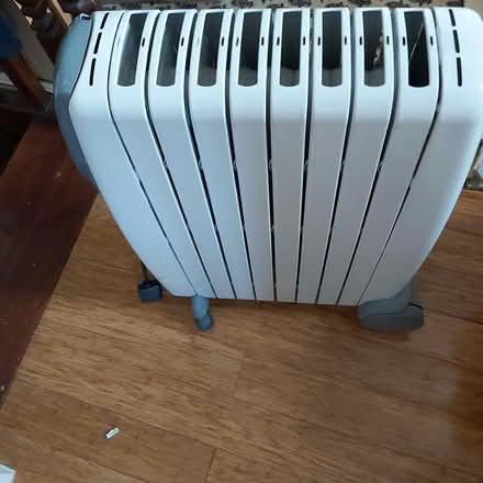 Photo of free DeLongi oil heater (Blackhall EH4) #3