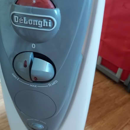 Photo of free DeLongi oil heater (Blackhall EH4) #4